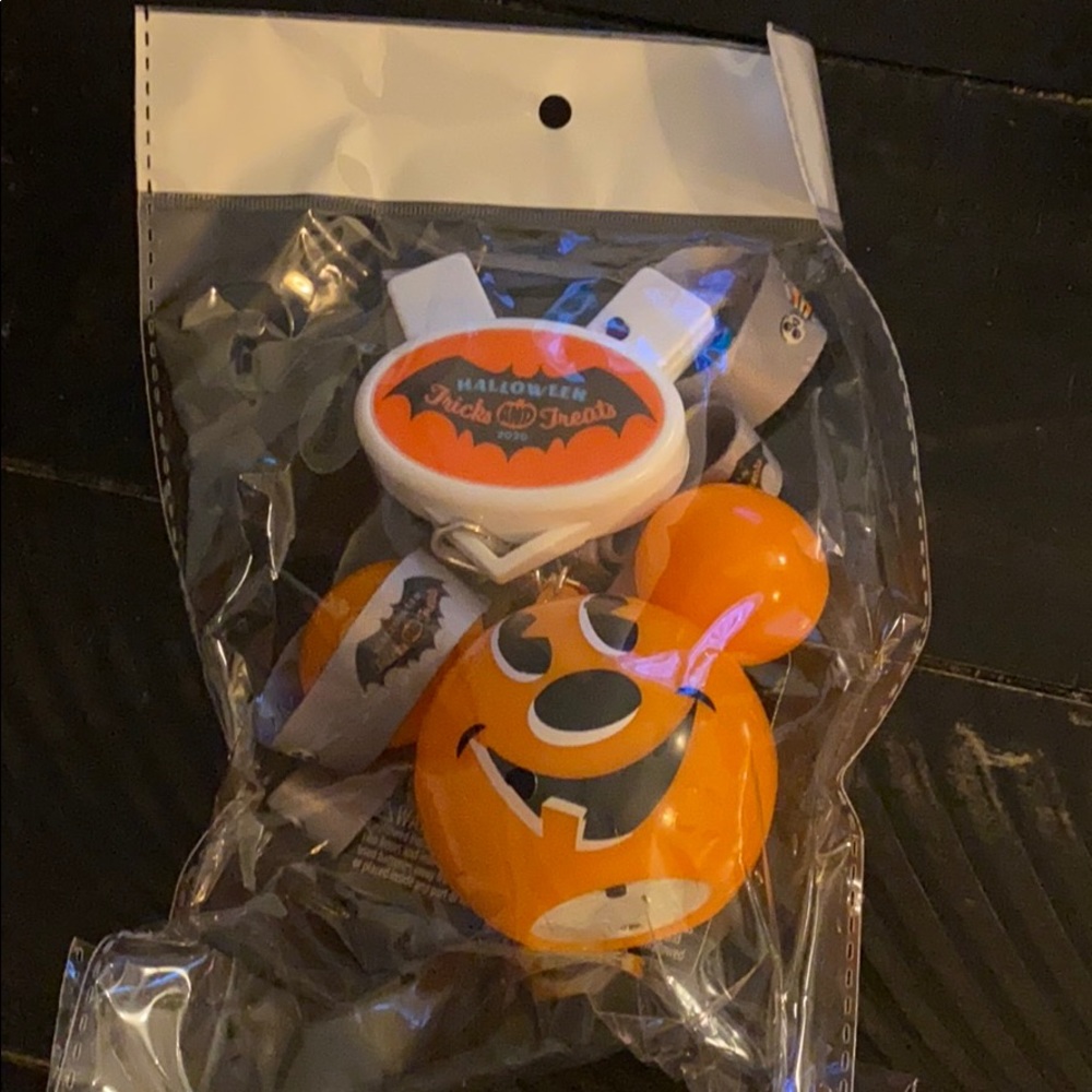 2020 Disney Halloween lanyard